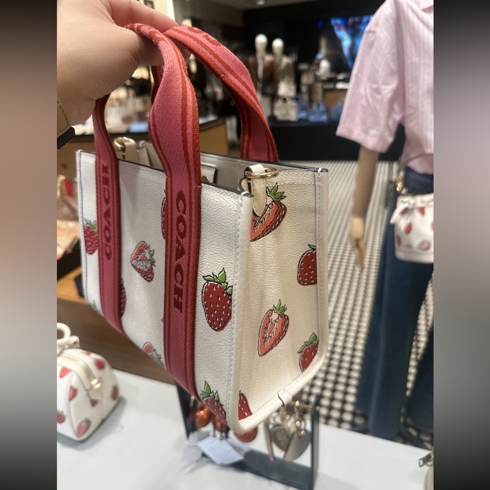 NWT！COACH SMITH TOTE BAG 24 WITH STRAWBERRY PRINT (COACH CAR80) - Picture 3 of 7